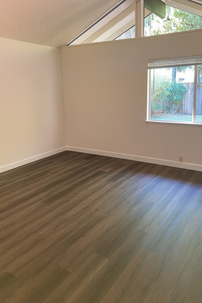 Foto del edificio - 3 bedroom duplex in North Davis