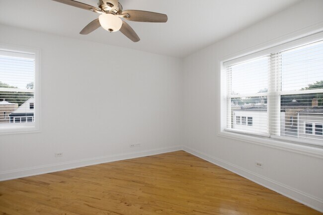 Foto del edificio - 2619 N Harding Ave