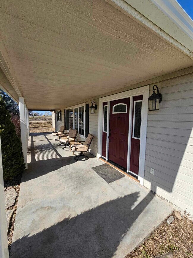 Building Photo - 14014 Silver Ridge Rd