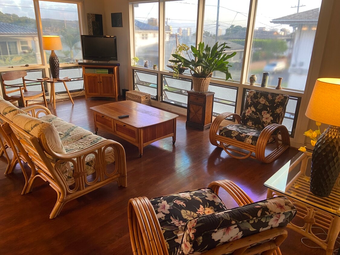 Bright living room surrounded by windows – full of morning light - 2424 Lanai St