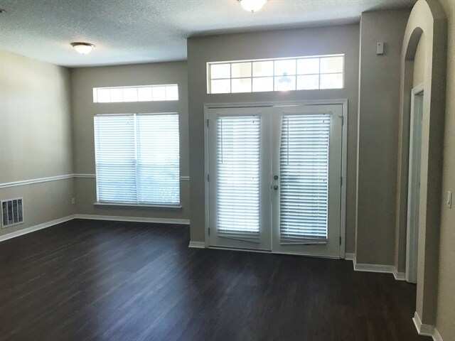 Building Photo - 10300 Meadow Point Drive