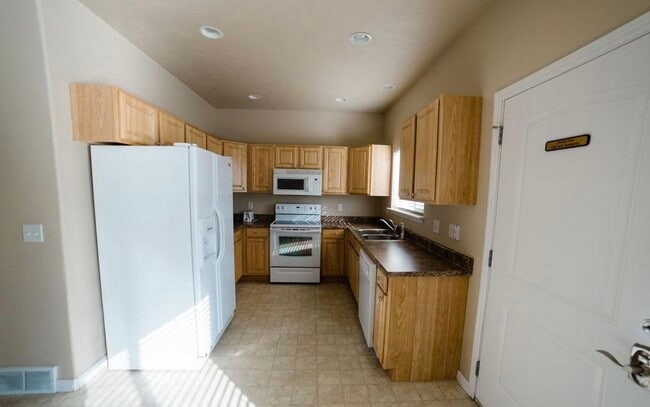 Building Photo - 1606 W 300 S