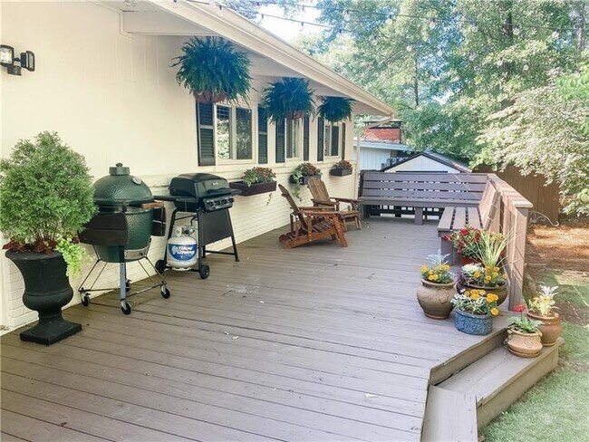 Foto del edificio - 2841 Cravenridge Dr NE