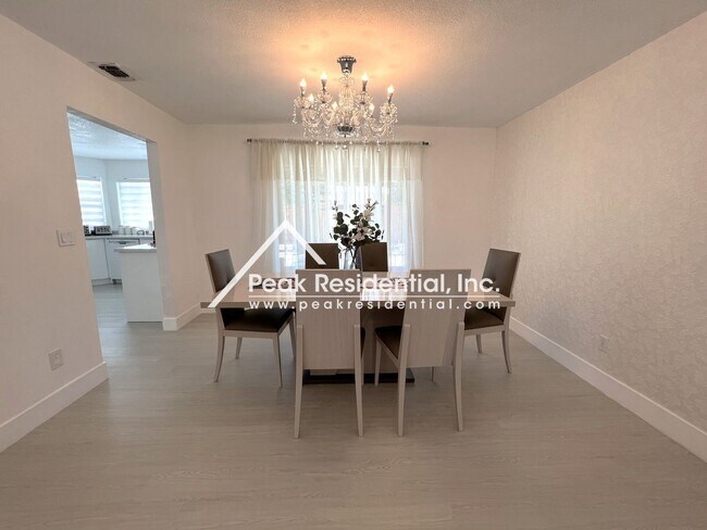 Foto del edificio - 5 br, 3 bath House - 1443 Oak Grove Dr
