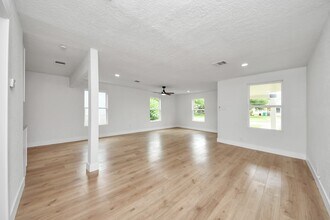 Building Photo - 501 Schilling Ave