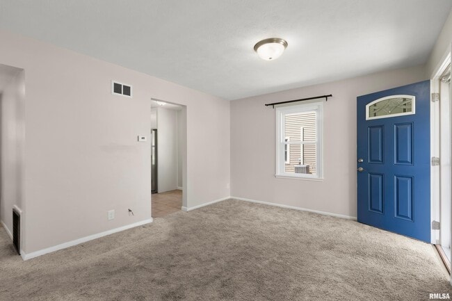 Building Photo - 5209 N Glen Elm Dr