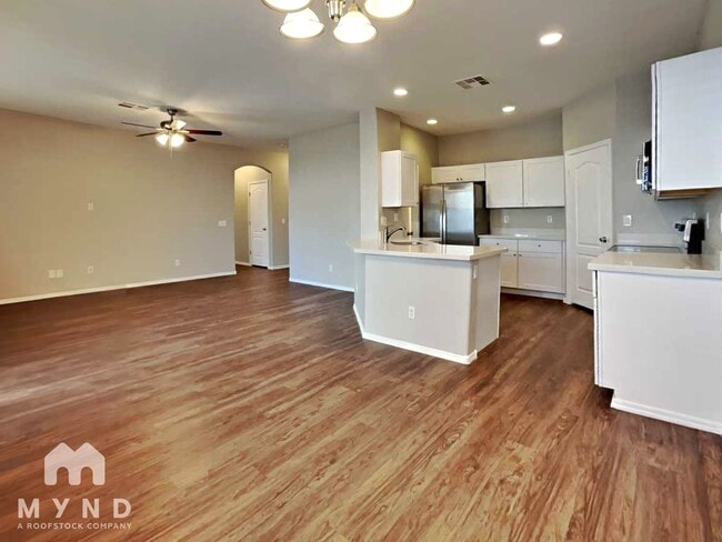 Building Photo - 506 W Gary Way