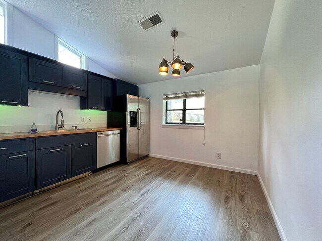 Foto del edificio - 7435 Westridge Dr