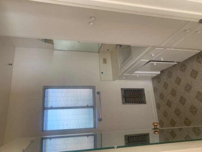 Foto del edificio - 18332 Superior St