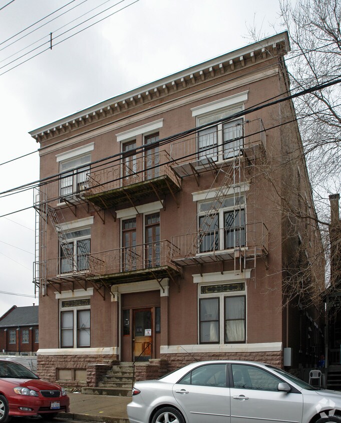 811 Greenup St, Covington, KY 41011 Apartments in Covington, KY