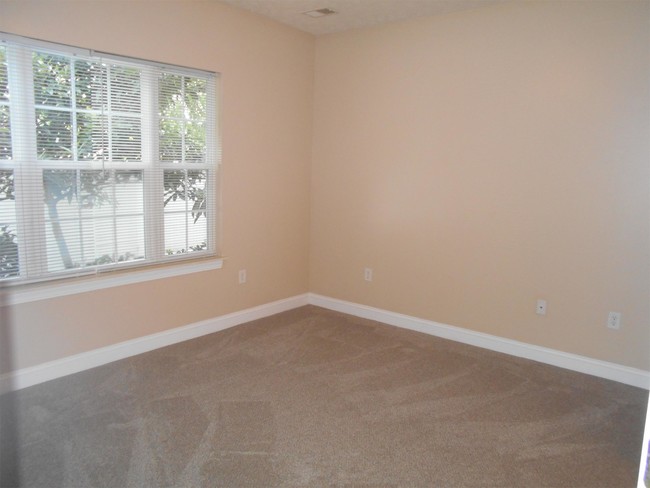 Foto del edificio - 119 Fountain Pointe Ln