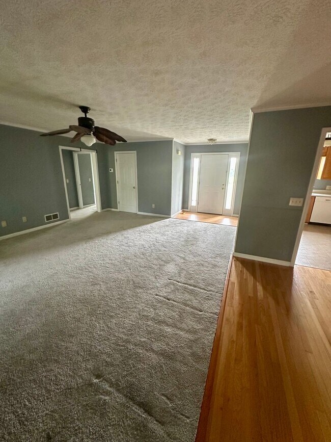 Foto del edificio - COMING SOON! **Charming 3 Bedroom, 2 Bath ...