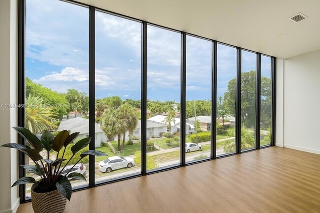 Foto del edificio - 1950 Fletcher St