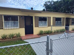 Building Photo - 2525 NW 11th Ave