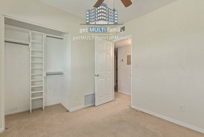 Building Photo - 721 E Montebello Ave