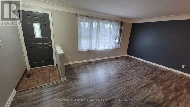 Building Photo - 245 Foxbar Rd