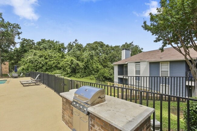 Building Photo - Waters Park Luxury Apartments