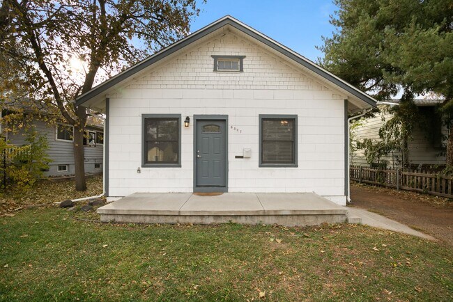 Building Photo - Recently remodeled home with HUGE yard! Garage.