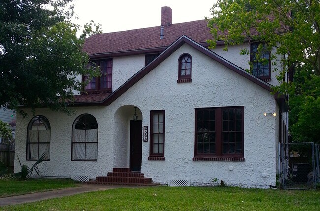 Building Photo - 2525 Liberty