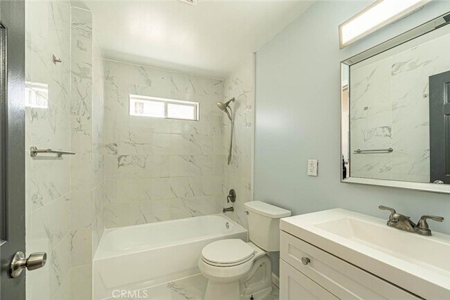 Building Photo - Spacious 4BR House in Hawaiian Gardens