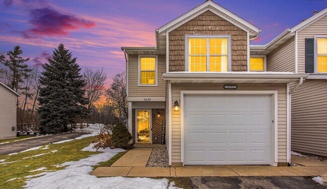 Building Photo - Charming 3-bed, 2.5-bath Condo for Rent!