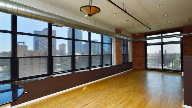 Building Photo - 2024 S Wabash Ave