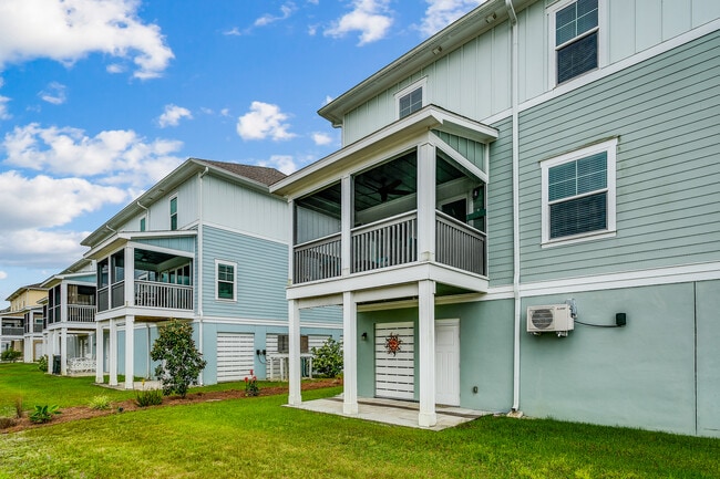 Building Photo - 6584 Carlinga Dr
