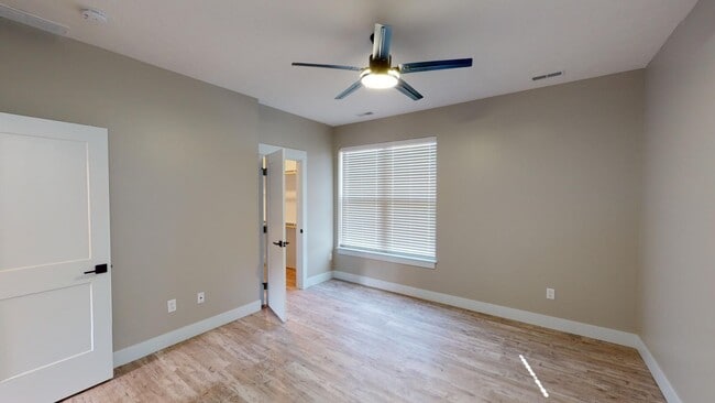 Foto del edificio - Spacious 3-Bed Carriage House in the Heart of Prairie District