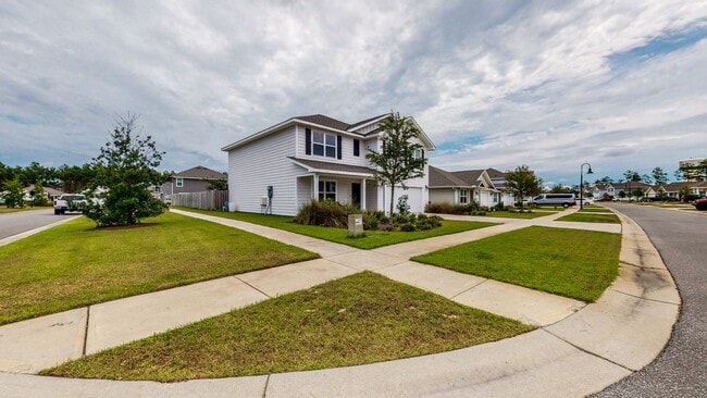 Building Photo - 5 Bedroom / 3 Bathroom Home  in Hammock Bay w/Fenced in Yard