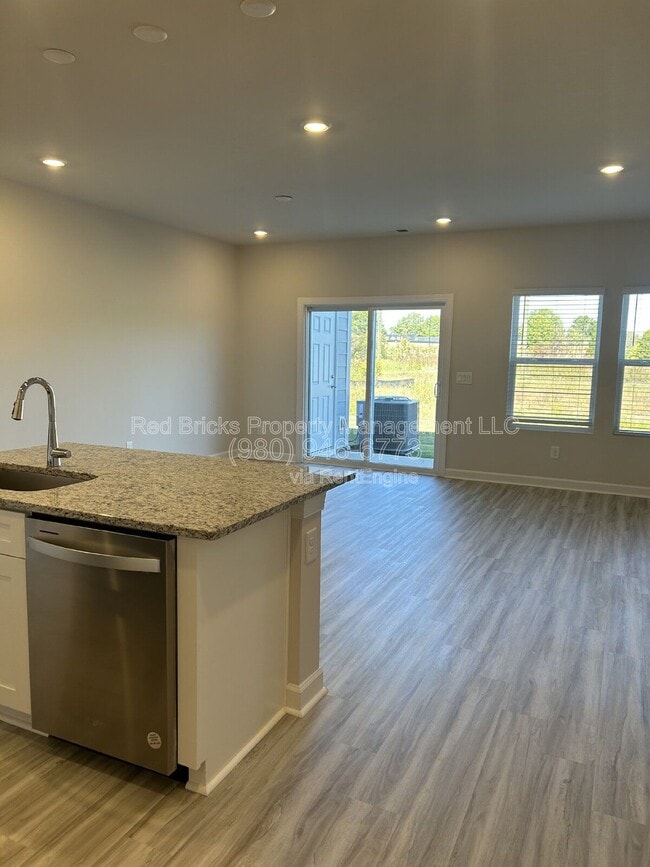 Building Photo - 1816 Braemar Vlg Dr