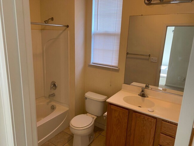 Foto del edificio - Newer Home in Great Location