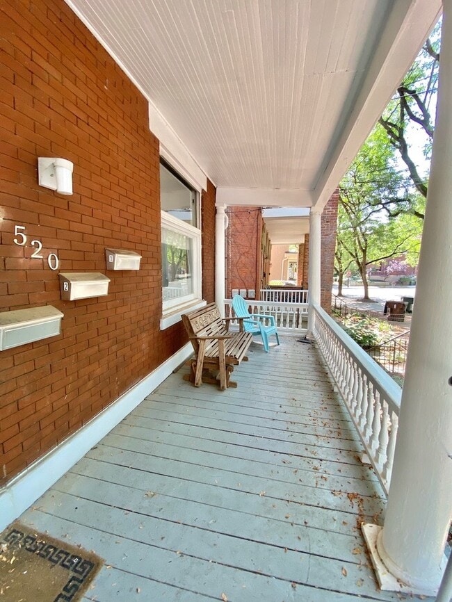 Building Photo - High ceilings and beautiful street in Covi...
