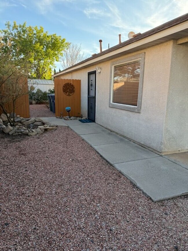 Foto del edificio - 3 Bedroom Home!