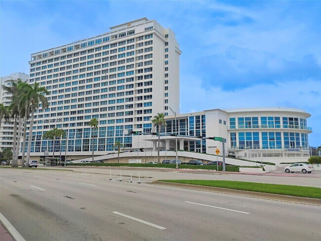 Foto del edificio - 5445 Collins Ave