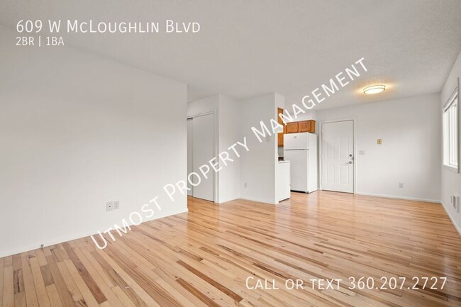 Building Photo - Cute 2BD 1BA Duplex in Downtown Vancouver ...