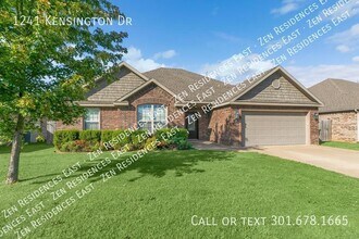 Building Photo - 1241 Kensington Dr