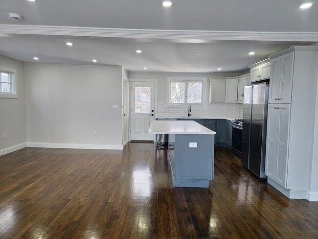 Building Photo - 571 Quincy Shore Dr