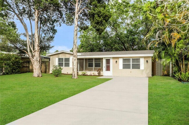 Building Photo - 215 Emerald Ln