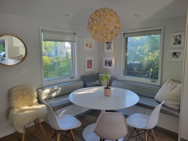 Breakfast nook - 2401 California Ave