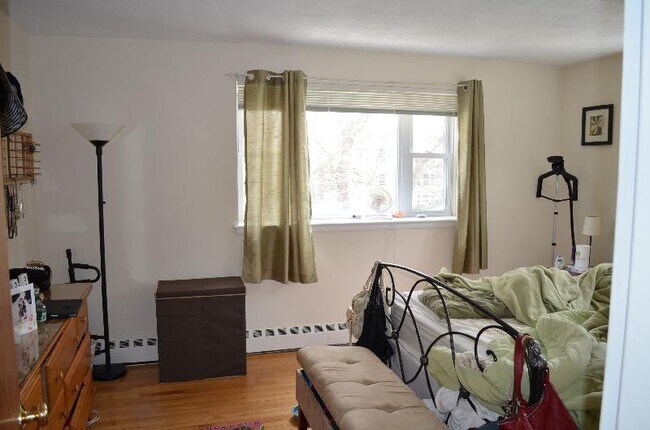 Building Photo - 62 Parkman St