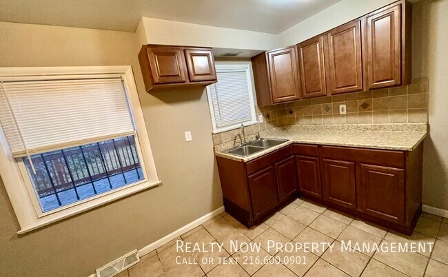 Foto del edificio - 16409 Clearview Ave