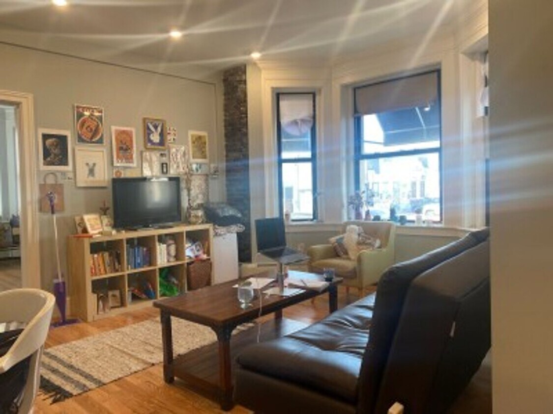 Foto principal - HOT ALLSTON LISTING!!!!