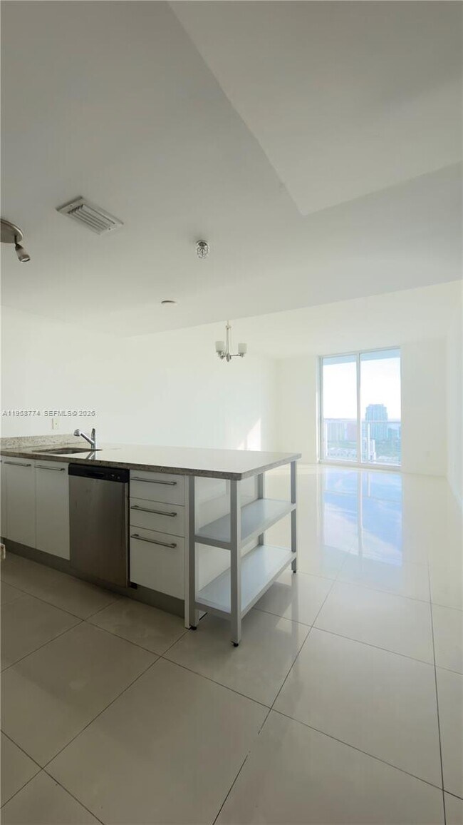 Foto del edificio - 185 SW 7th St