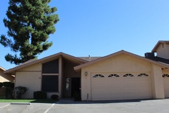 Building Photo - 1000 Olive Dr