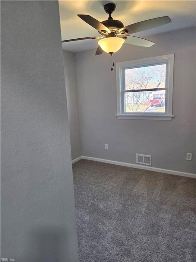 Building Photo - 1853 Springwood St