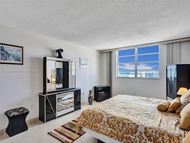 Foto del edificio - 1833 S Ocean Dr