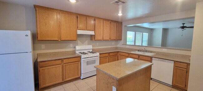 Foto del edificio - Executive Living Don't Miss Out 4 bdrm