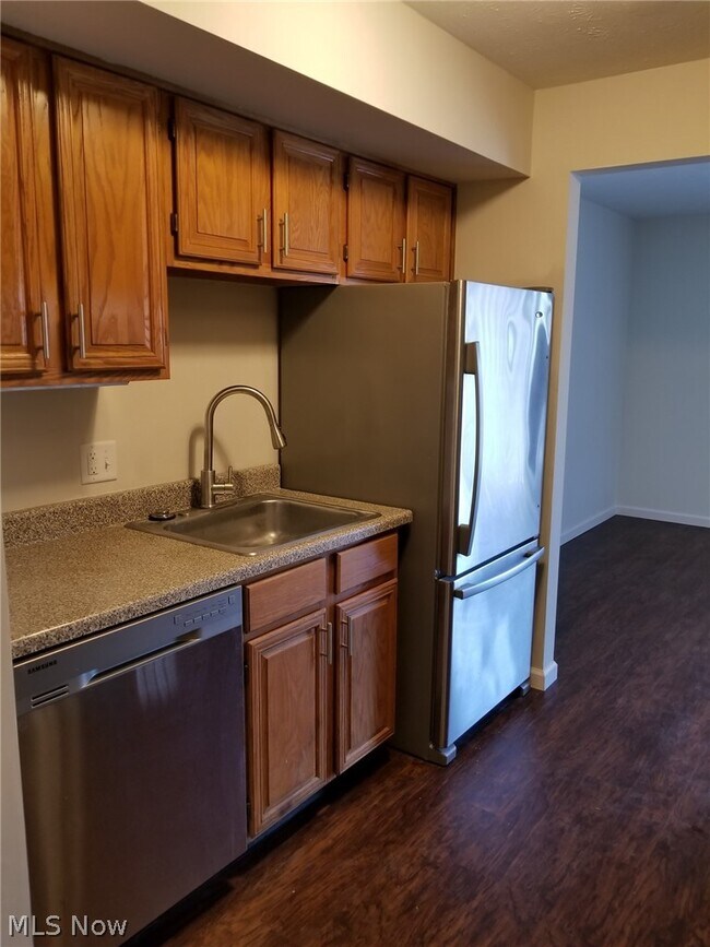 Building Photo - 9997 Independence Dr