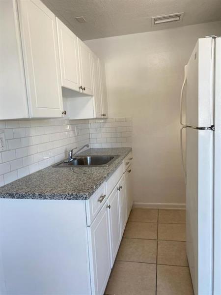 Building Photo - 466 Sunshine Dr