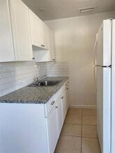 Building Photo - 466 Sunshine Dr